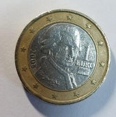 Si en tu bolsillo tienes esta moneda de euro de Mozart puedes pagarte un viaje