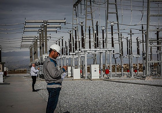La subestación eléctrica de Baza se inauguró en 2022 junto al primer tramo de la línea 400 que ahora está pendiente del segundo tramo, Baza-Antas.