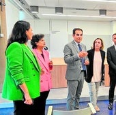 El consejero de Justicia de la Junta, José Antonio Nieto, en un visita a una nueva sala de vistas en un juzgado de Sevilla.