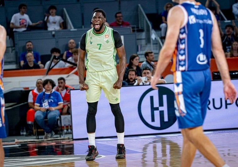 El Covirán hace oficial el fichaje del hasta ahora bético Babatunde Olumuyiwa