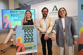 La Junta anima en Granada a viralizar el teléfono 900 200 999 para prevenir la violencia de género y sexual este verano