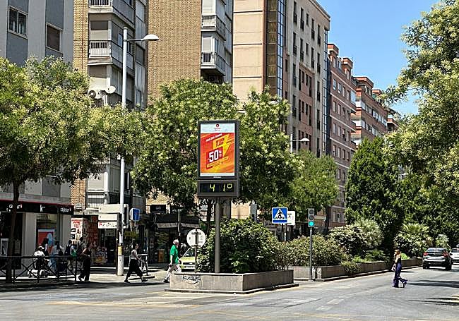 El termómetro de Camino de Ronda marcando 41 grados.