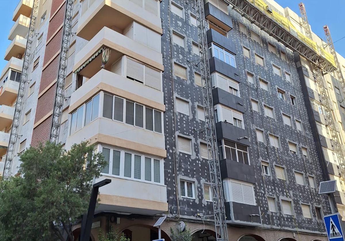 La Junta impulsa la rehabilitación energética de 127 viviendas en Almería y Roquetas de Mar