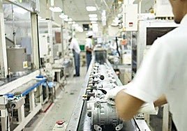 Trabajadores en Valeo en una imagen de archivo.