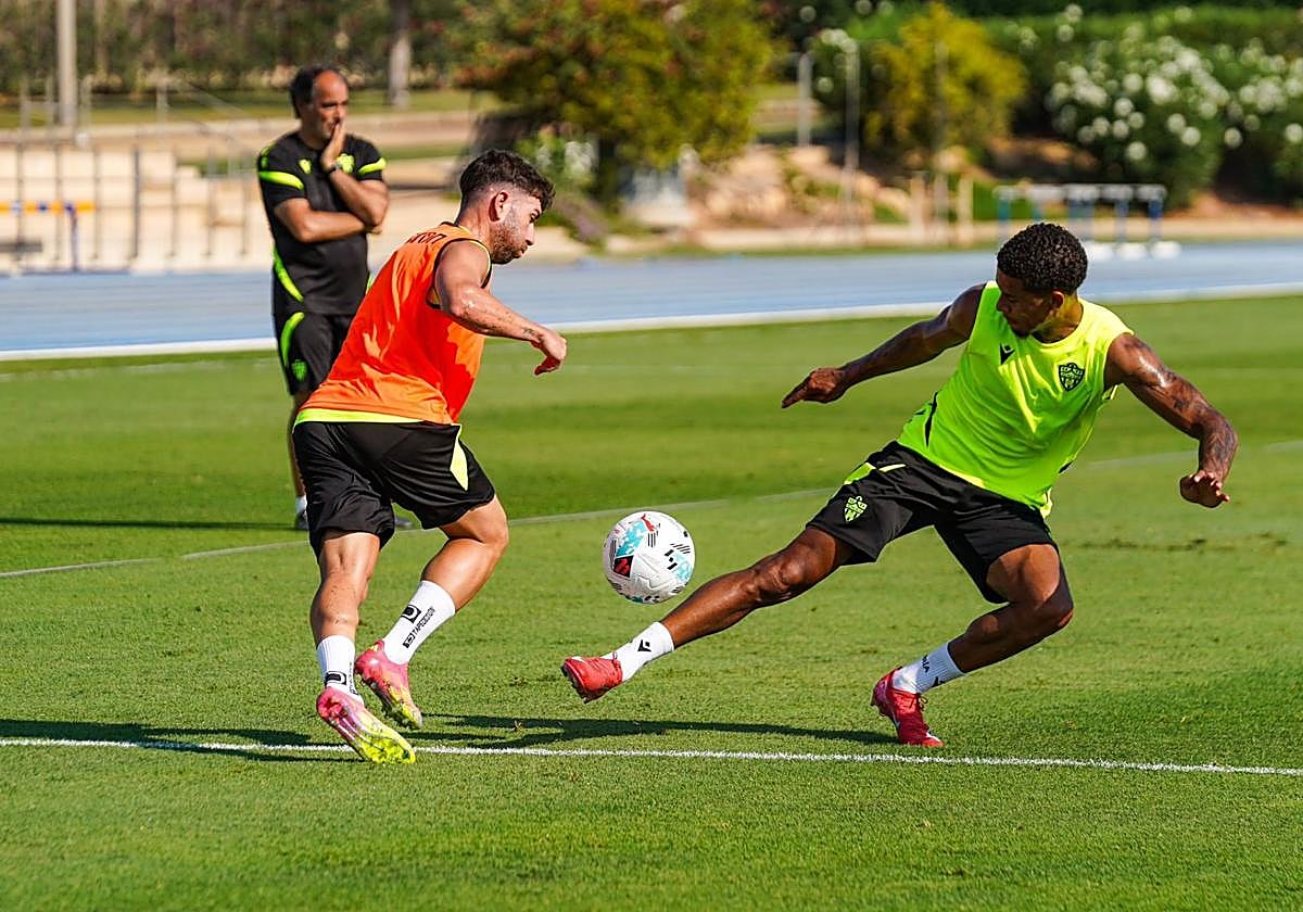 Embarba regateando a Chirino