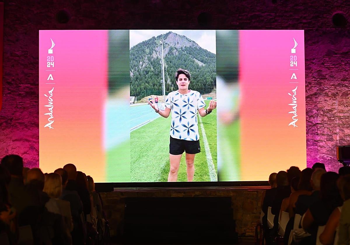 Proyección del agradecimiento de María Pérez.