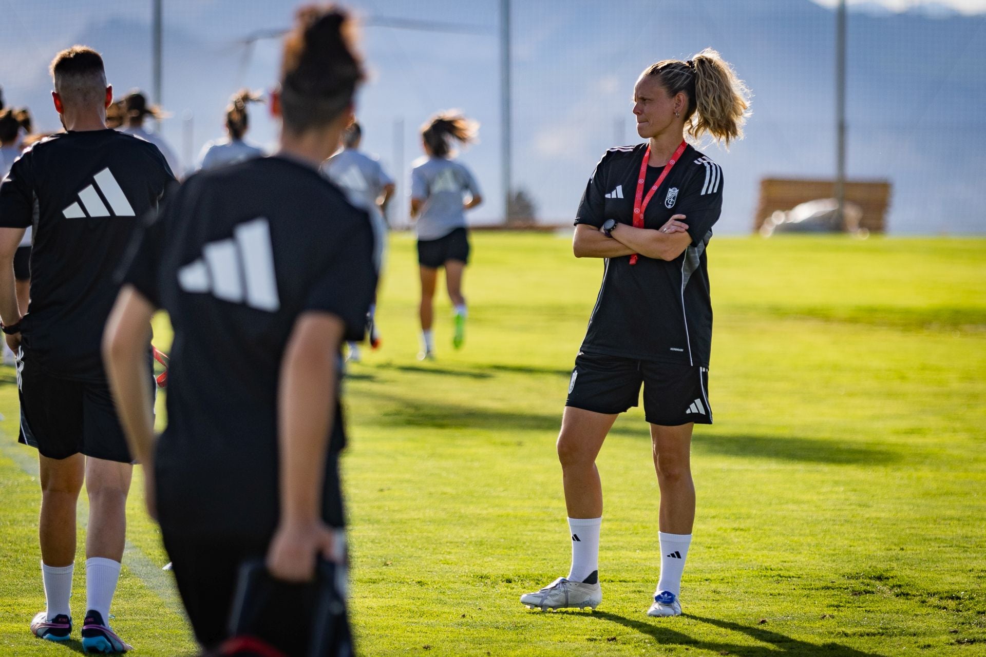 Las imágenes del primer entrenamiento del Granada femenino
