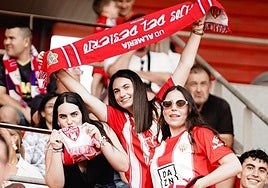 Aficionadas del Almería animando al equipo