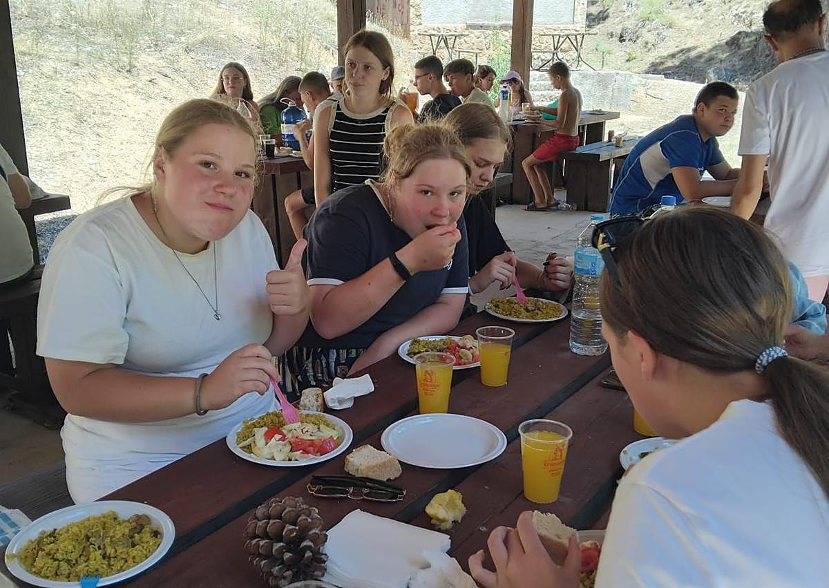 Imagen secundaria 1 - Orcera vuelve a ser un refugio veraniego para menores ucranianos