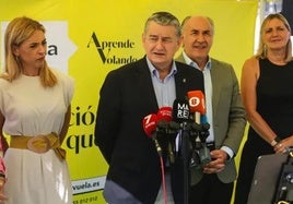 El consejero de la Presidencia, Interior, Diálogo Social y Simplificación Administrativa, Antonio Sanz, atiende a los medios en Algeciras