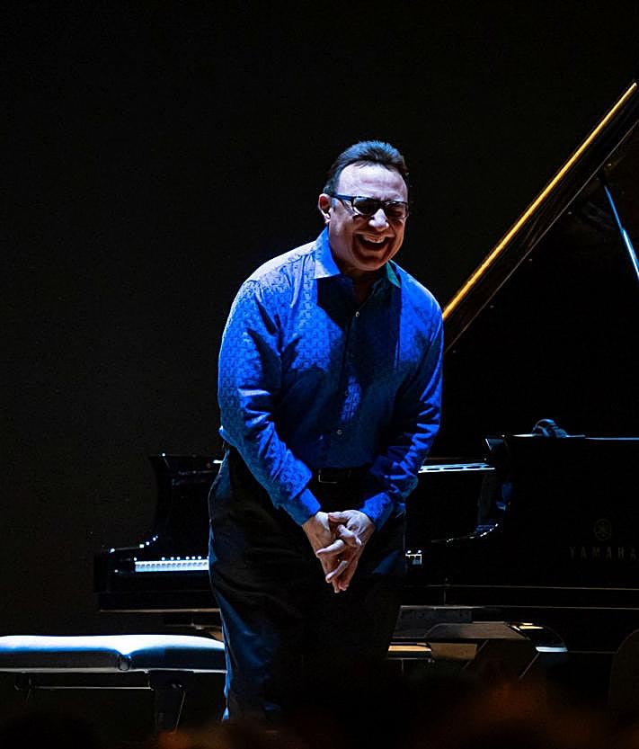 Imagen secundaria 2 - Momentos del concierto. 