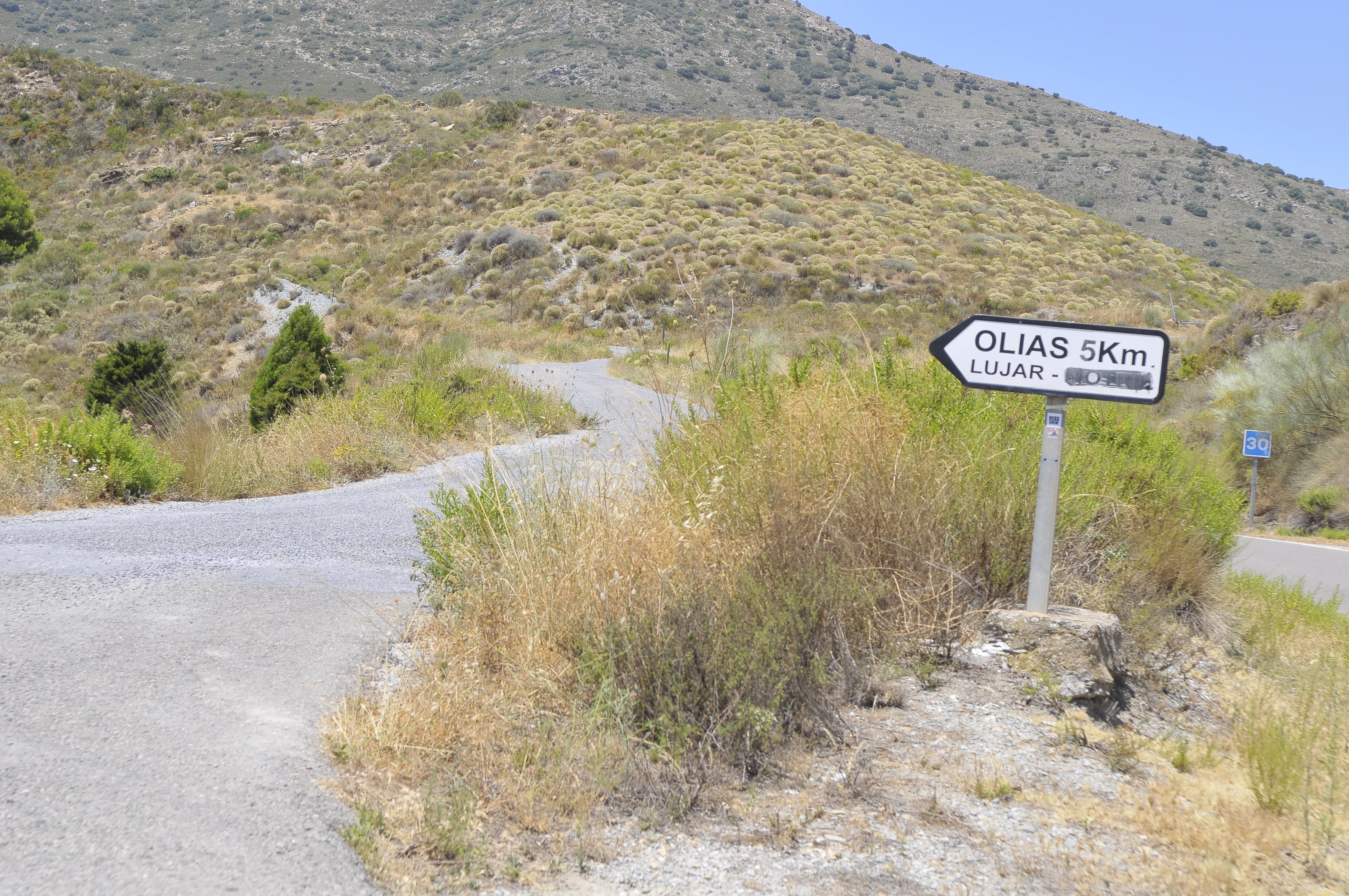 El pequeño pueblo de Granada que pide arreglar su carretera para que puedan llegar las ambulancias