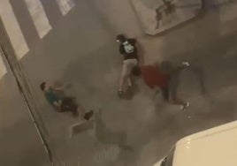 Imagen de la pelea registrada durante la madrugada del domingo.