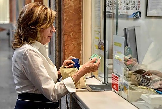 Los mayores de 65 años gozan de varios descuentos en Andalucía gracias a la Tarjeta Andalucía Junta 65.