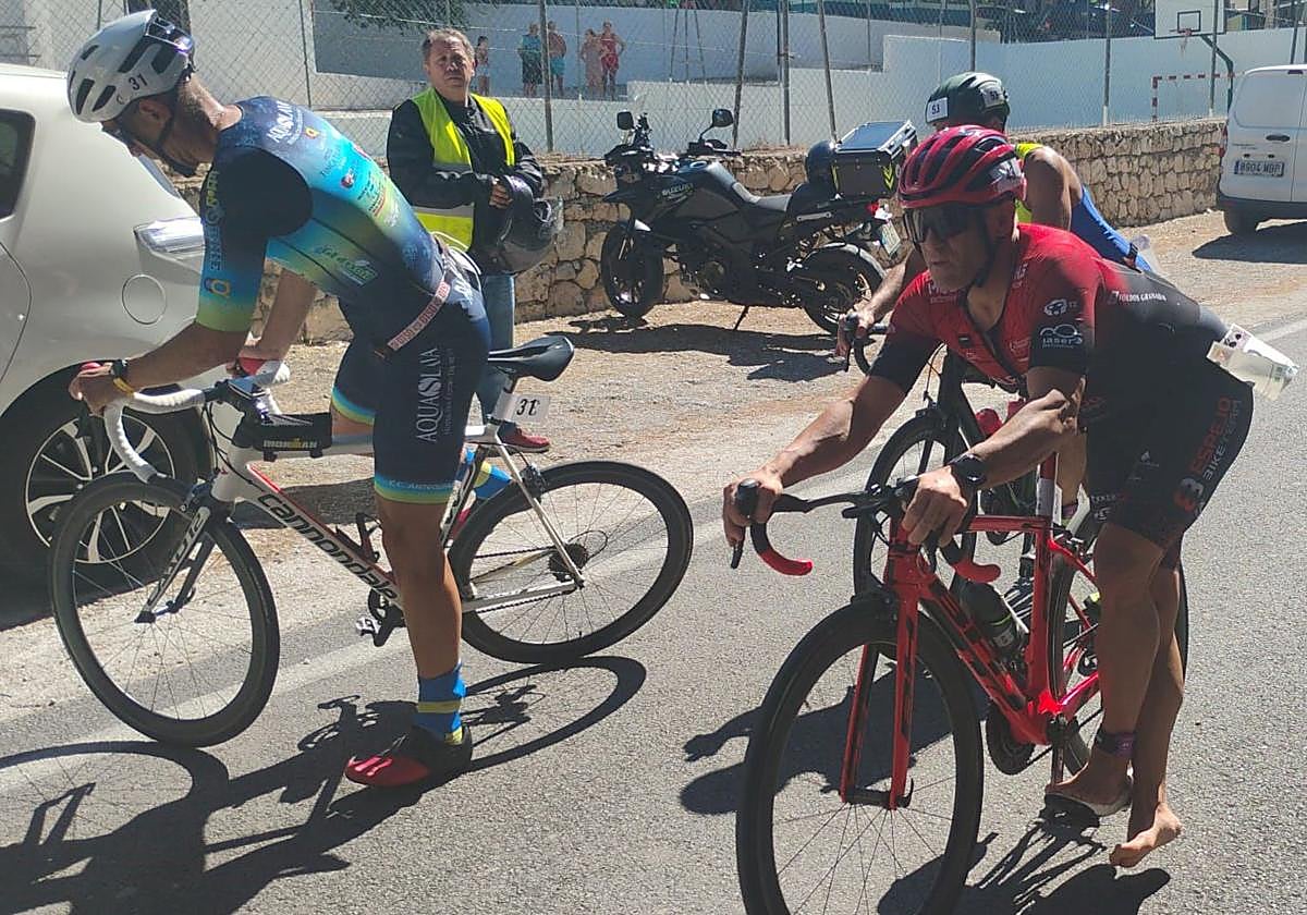 Dos participantes, en plena transición.