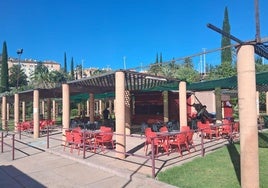 Bar en la piscina.