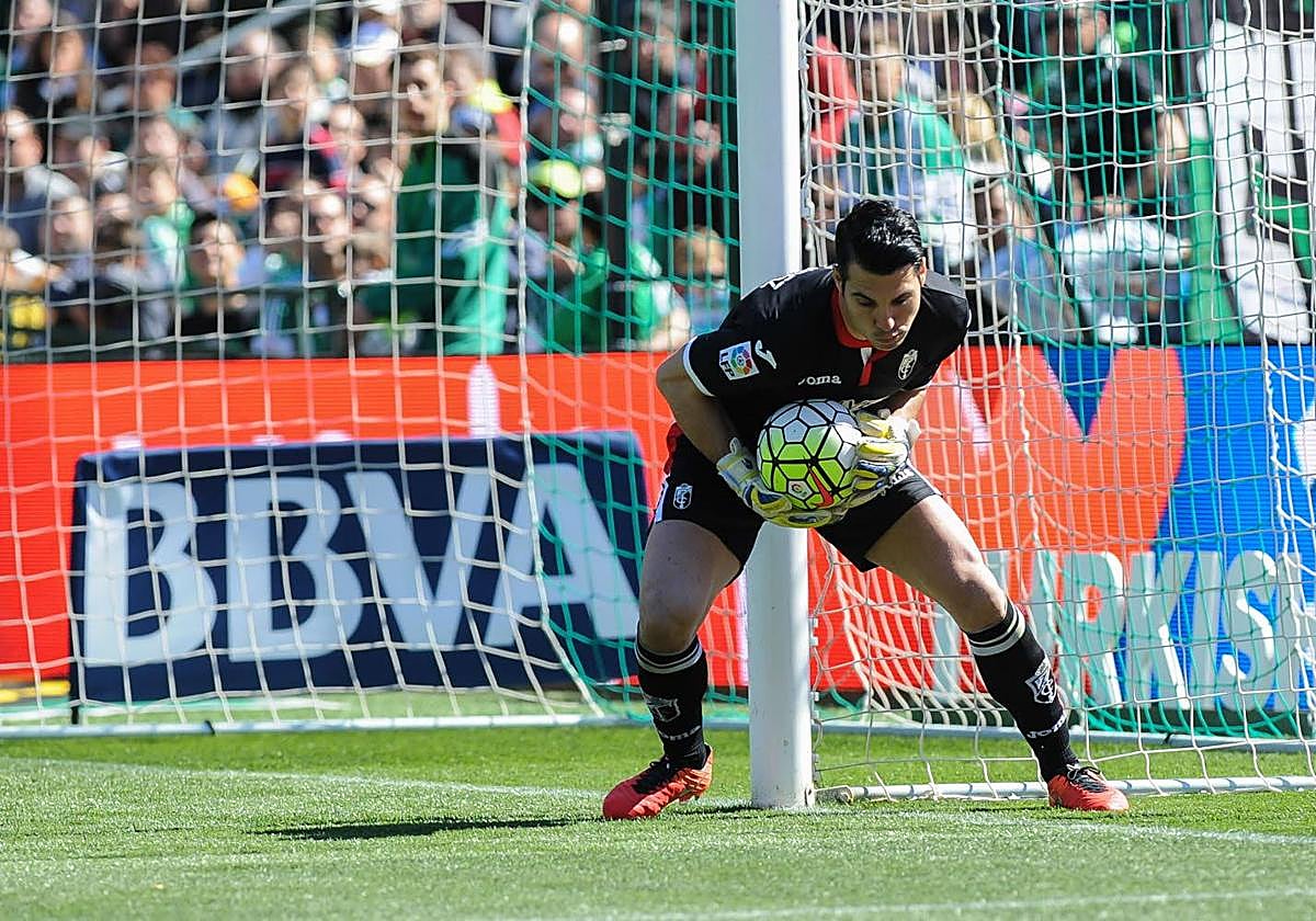 Andrés Fernández, en sus tiempos en el Granada.