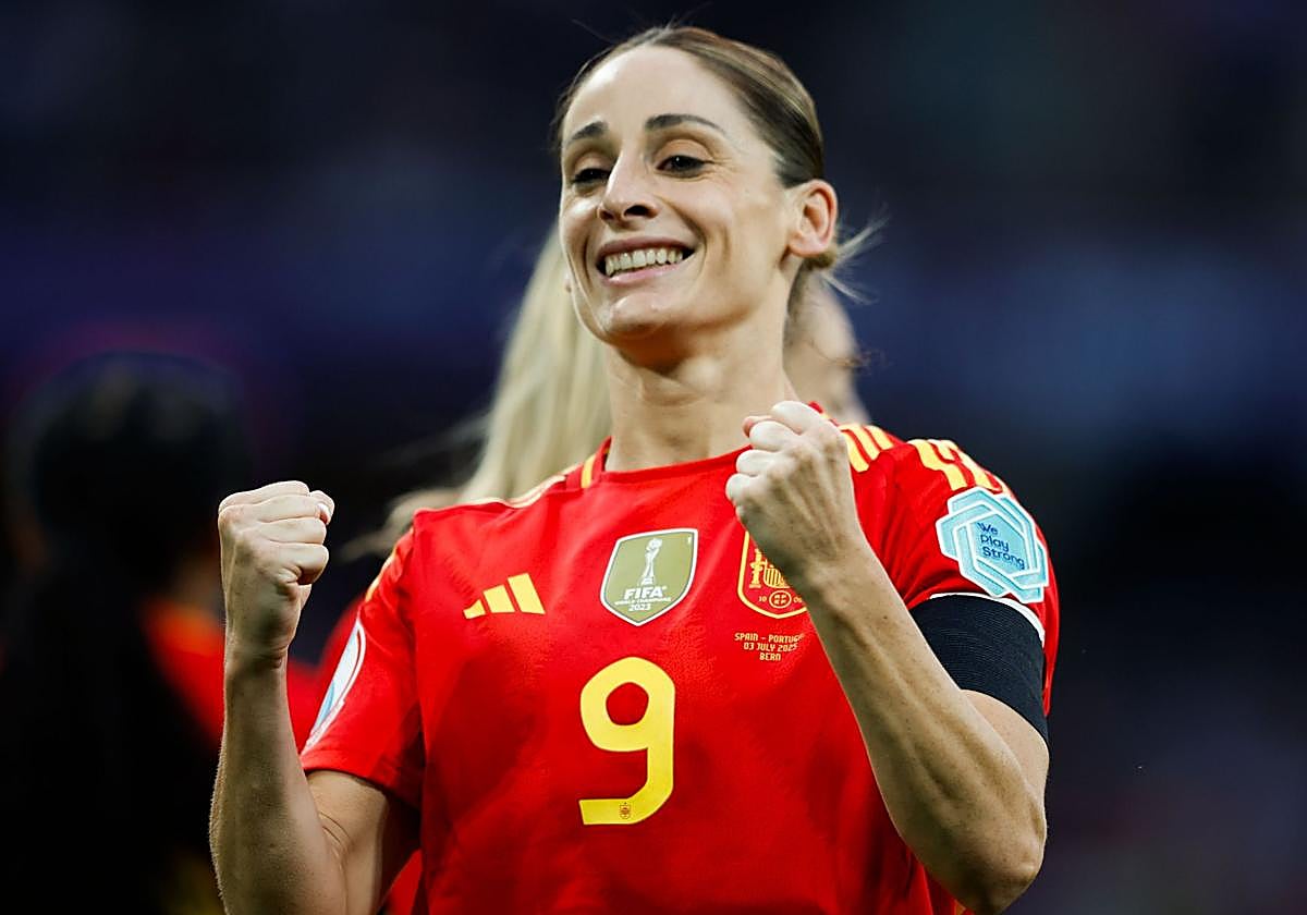 Esther González celebra uno de sus cuatro goles con España en la presente Eurocopa.