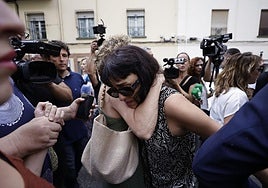 Las imágenes de la entrega del hijo de Juana Rivas a su padre