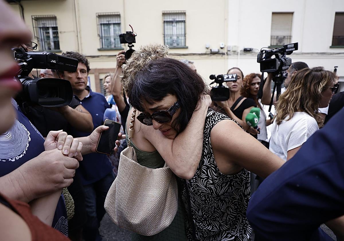 Las imágenes de la entrega del hijo de Juana Rivas a su padre