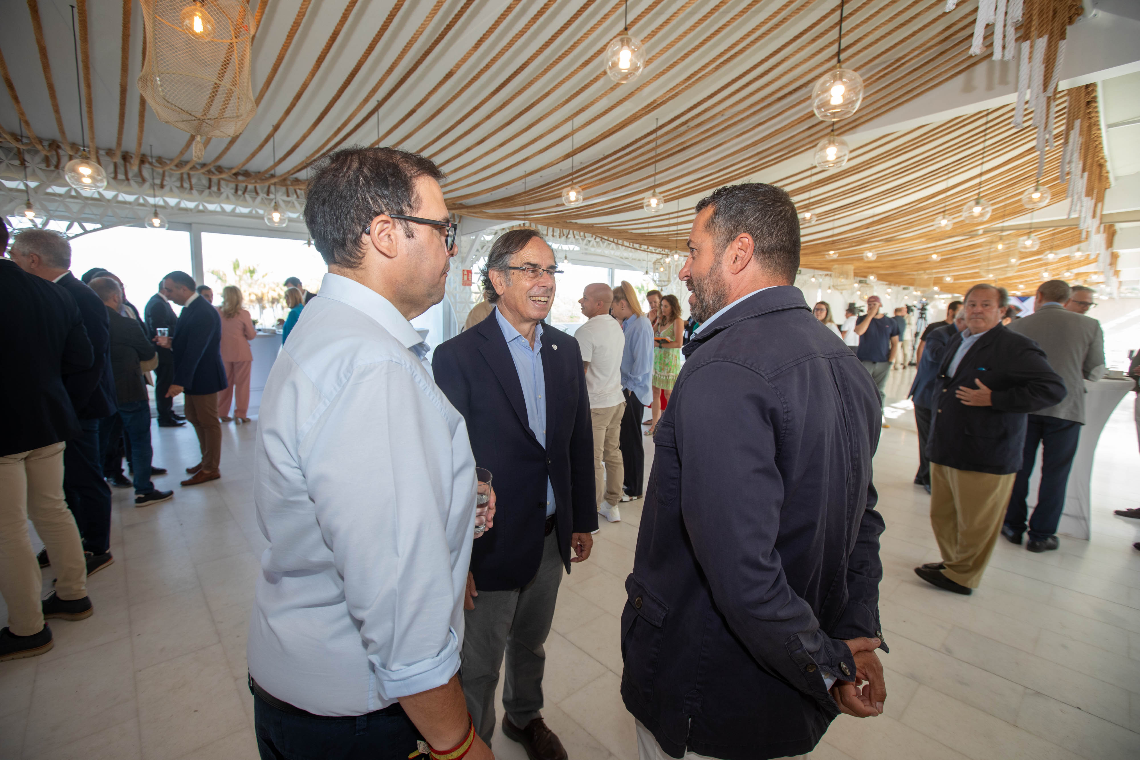 Las imágenes del desayuno informativo con la consejera Carolina España