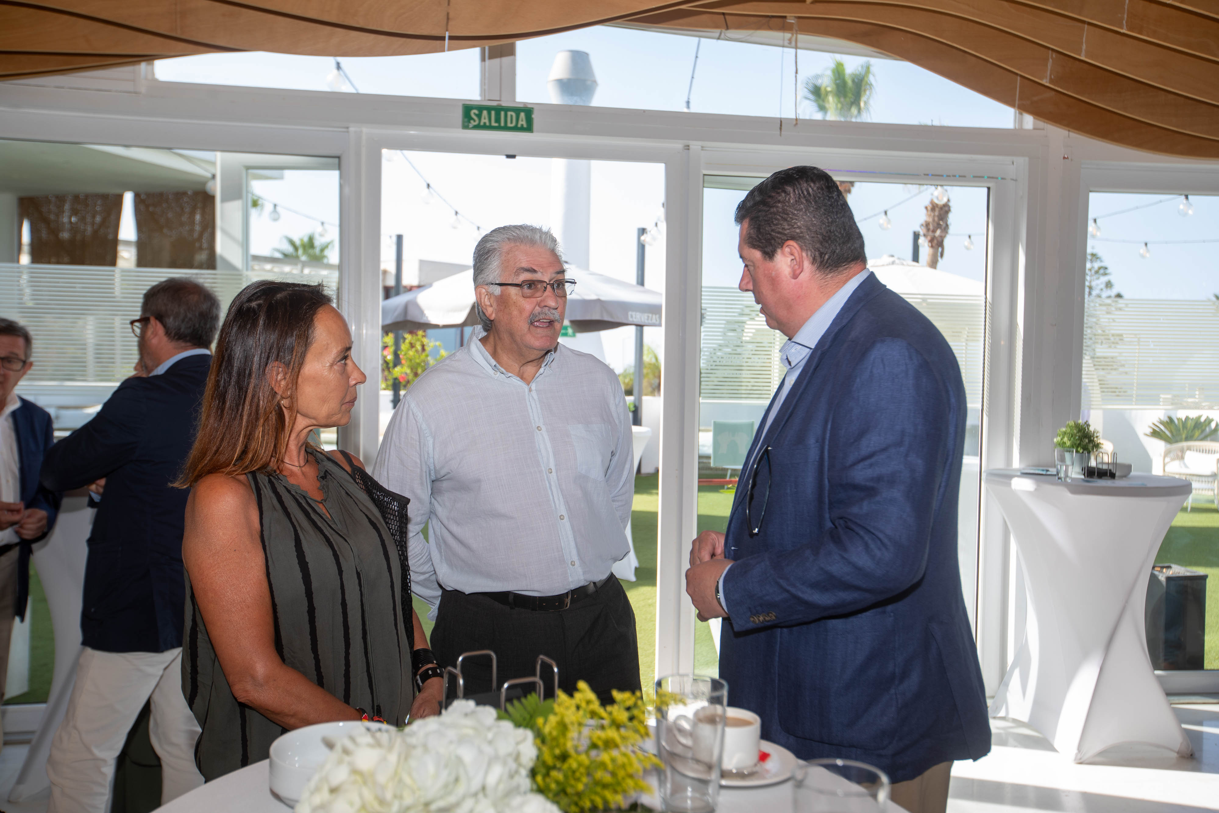 Las imágenes del desayuno informativo con la consejera Carolina España