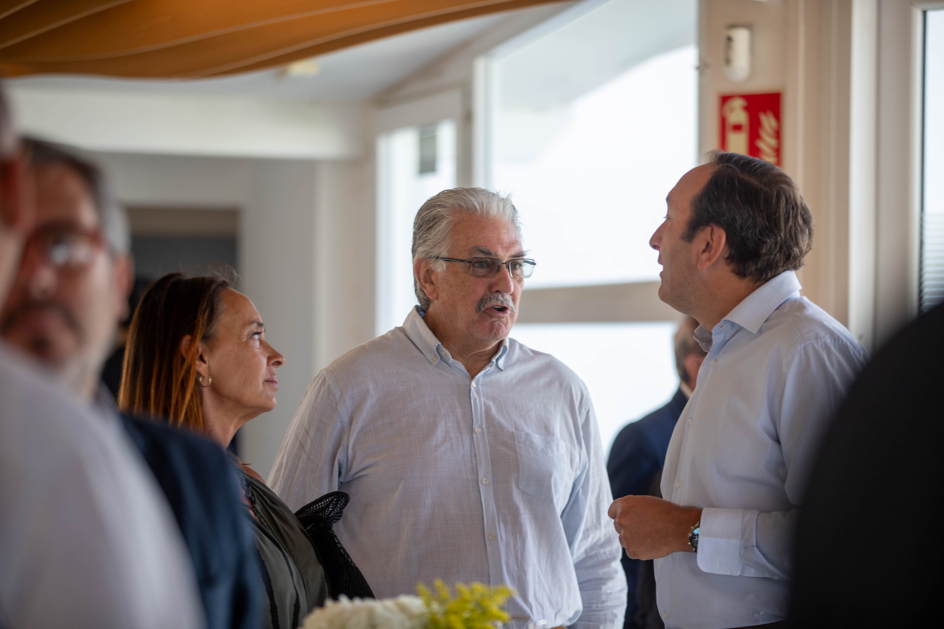 Las imágenes del desayuno informativo con la consejera Carolina España