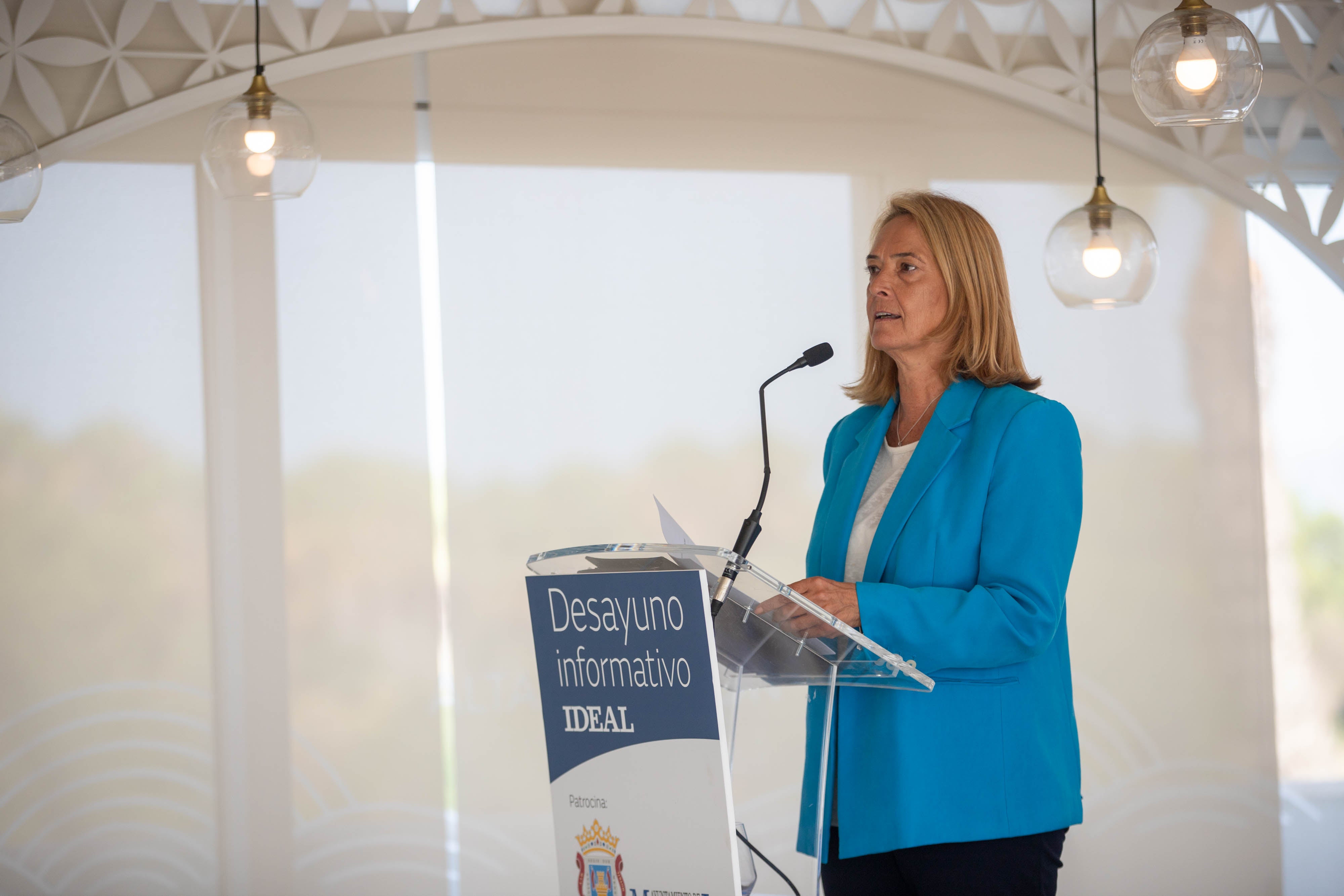 Las imágenes del desayuno informativo con la consejera Carolina España