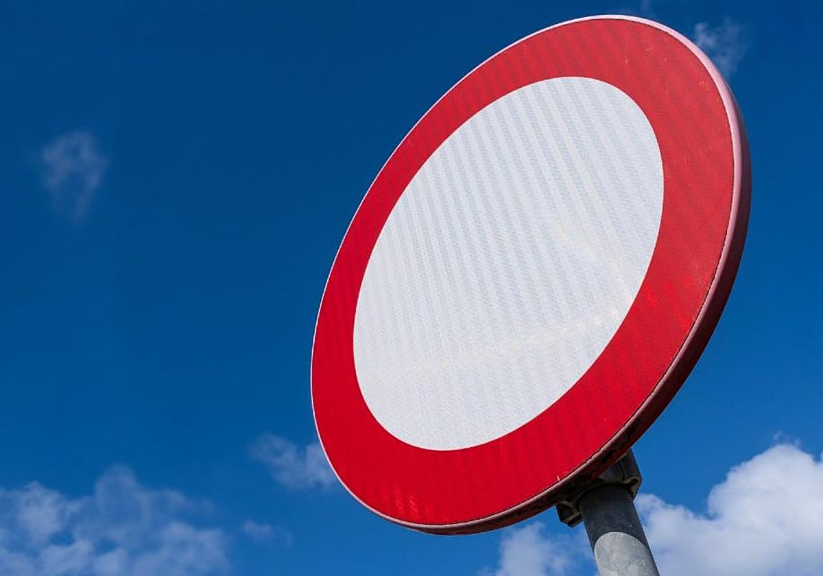 Señal de tráfico vacía