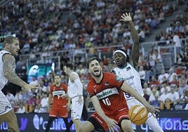 Hay incertidumbre sobre la continuidad de Sergi García (10) en el Covirán .