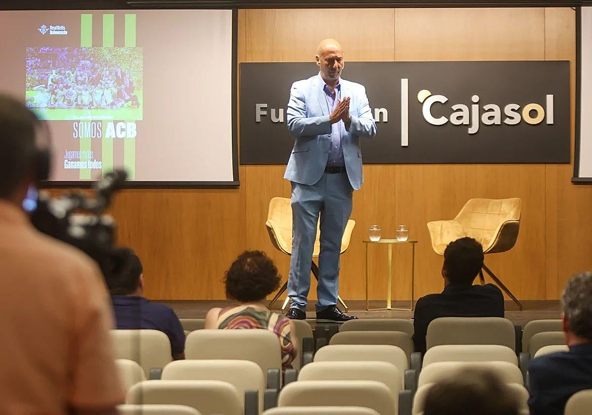 Pedro Fernández, presidente del Sevilla Baloncesto, durante un acto.