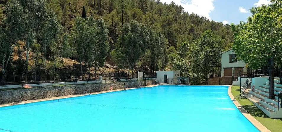 piscina del paraje natural de Amurjo, Jaén.