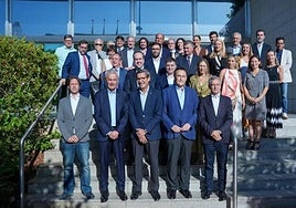 Foto de familia con motivo de la firma de un protocolo de cooperación.
