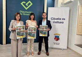 El primer teniente de alcalde de Cijuela, Juan Francisco Lizana, a la derecha en esta imagen de archivo de la presentación del Julio Cultural 2025 del municipio