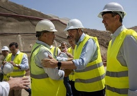 Óscar Puente acompañado del subdelegado del Gobierno en Almería.