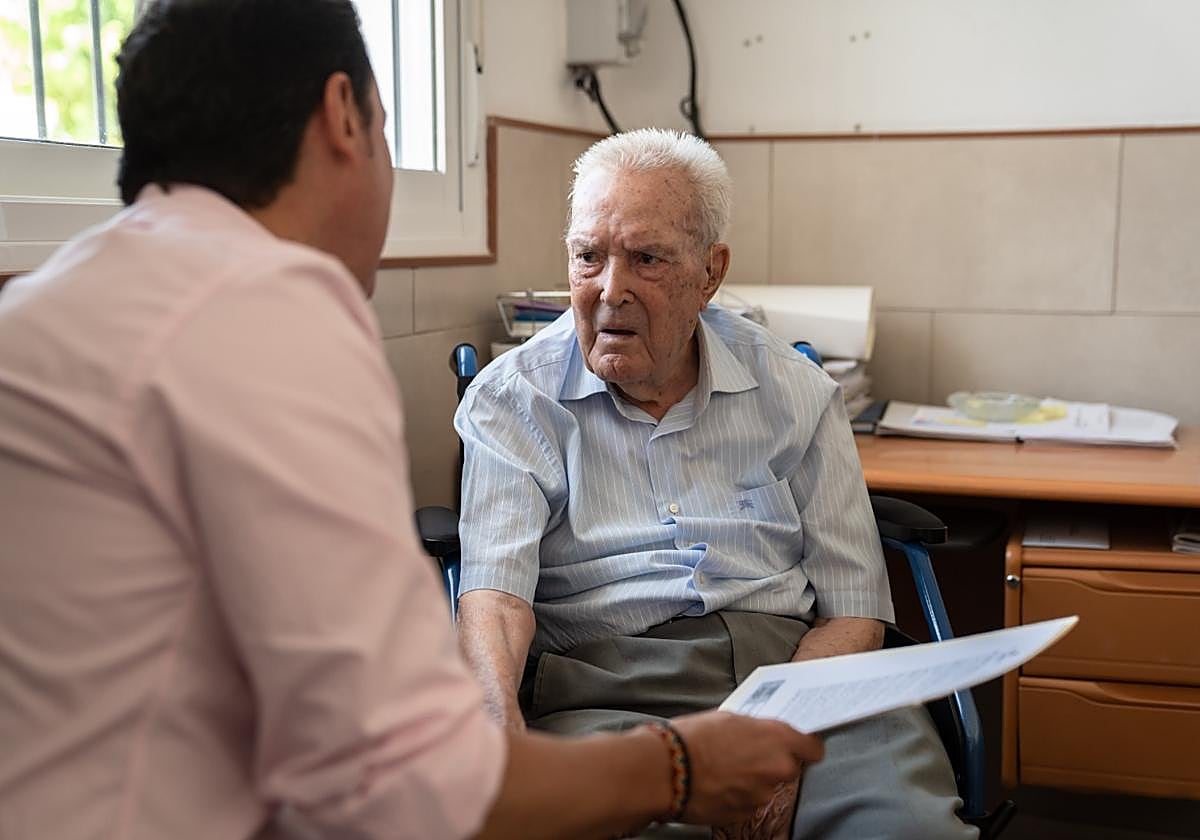 El alcalde de Chercos, el más longevo de España, cumple cien años «con achaques»