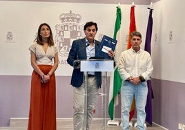 Mónica Moreno, Agustín González y Chema Álvarez, en rueda de prensa.