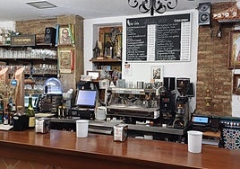 La barra del Bar León tras la reforma.