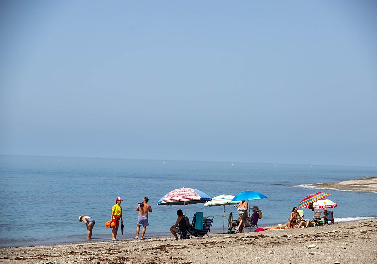 Playa de La Perla en Carchuna.