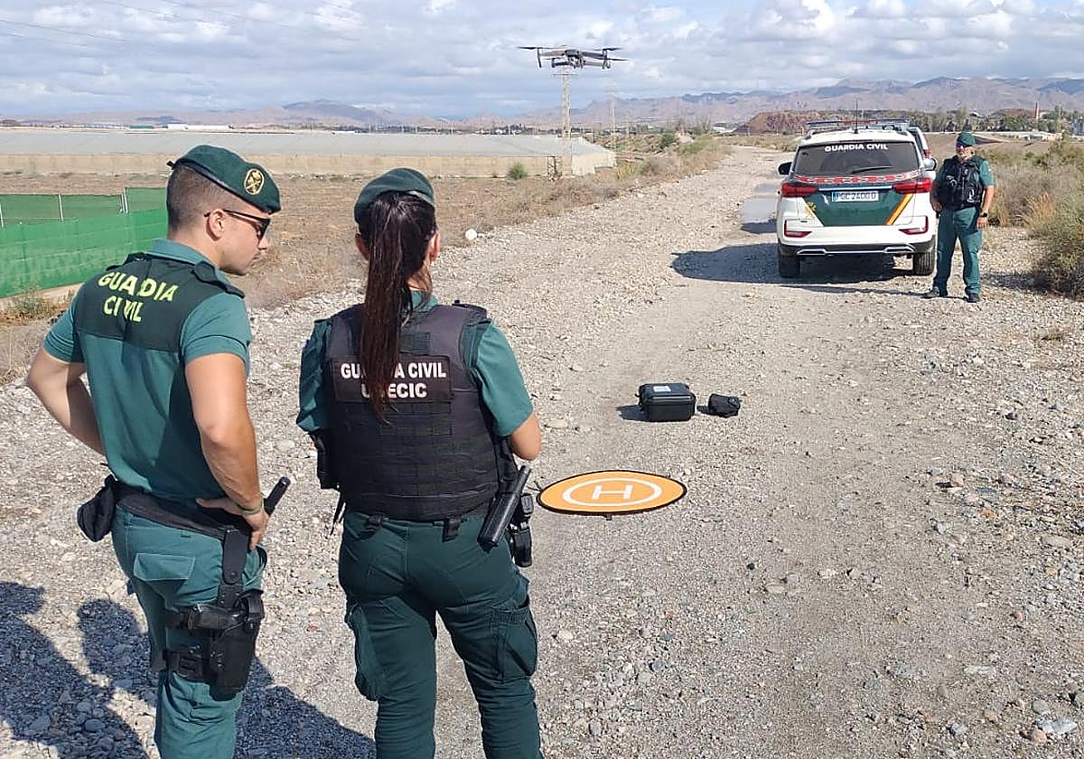 Encuentran el cuerpo sin vida de un hombre en Villaricos tras arrastrar su coche la riada