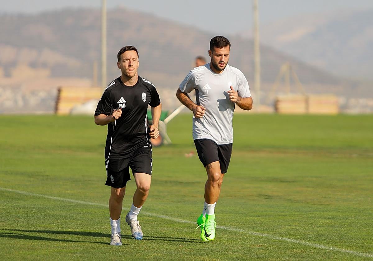 José Arnáiz hace carrera continua junto al readaptador Manu Dimas este viernes.
