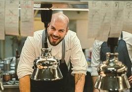 Pablo Aranda en la cocina de El Olivo.