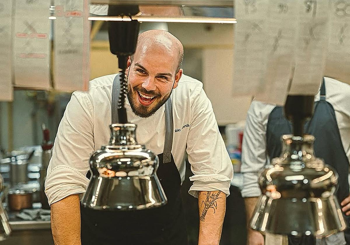 Pablo Aranda en la cocina de El Olivo.