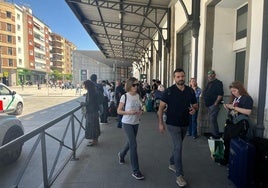 Un incendio junto a las vías en Ciudad Real afecta a la circulación ferroviaria entre Madrid y Granada