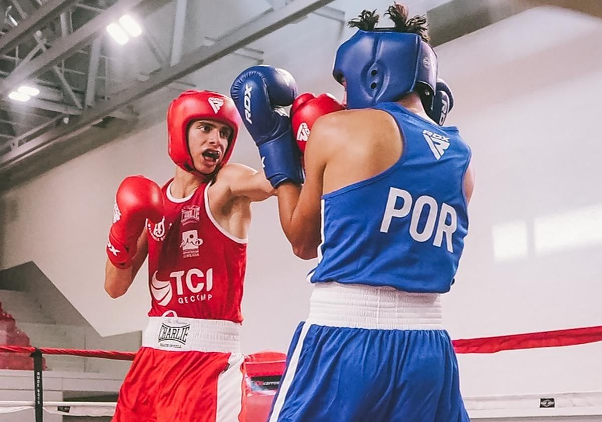 Imagen principal - El club Almería Boxing suma cinco medallas en España y Portugal