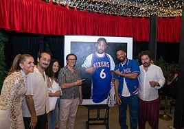 Los hermanos Tortosa junto a Sandra García Sanjuán, Will Smith y el creativo Fran E. Lara.
