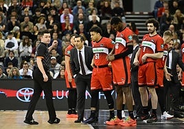 Los jugadores del Covirán Granada, durante un partido del último curso.
