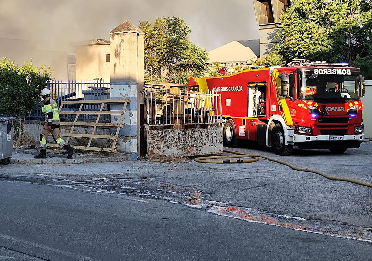 Incendio en el Polígono de Asegra.