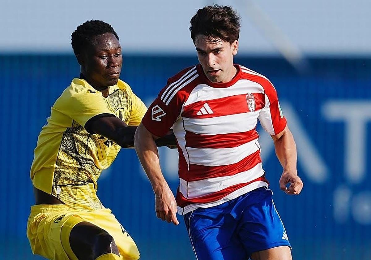 Pedro Alemañ intenta marcharse de un futbolista del Catar.