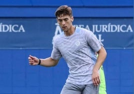 José Gragera protege un balón durante un entrenamiento reciente con el Espanyol.